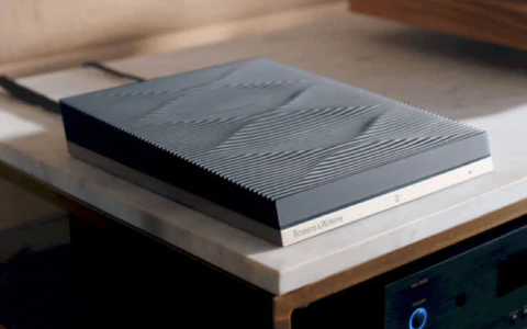 B&W Formation Audio lifestyle image 1