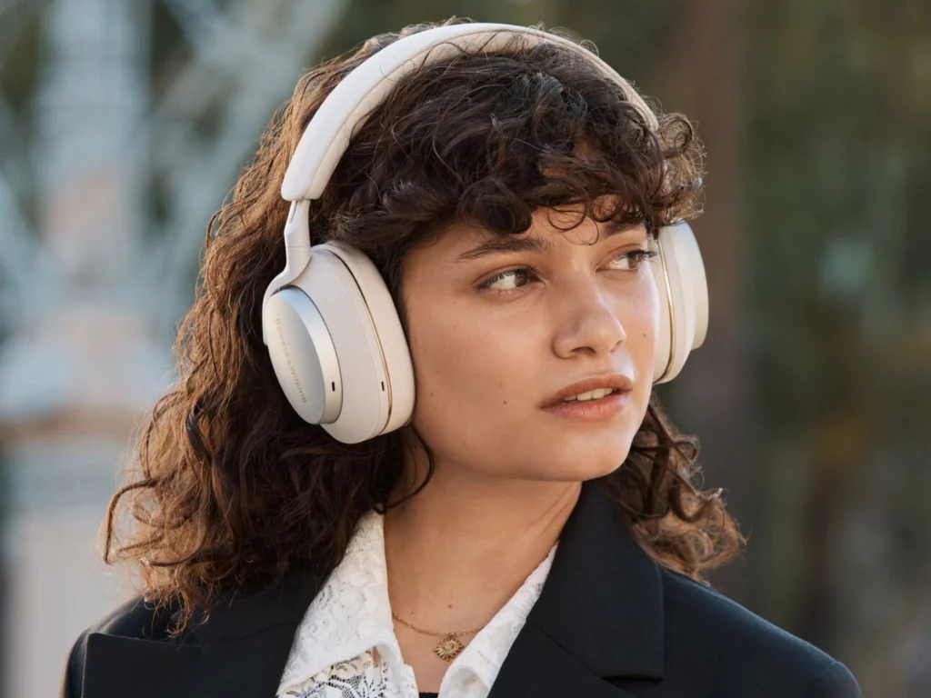 B&W PX7 S2 LIFESTYLE IMAGE